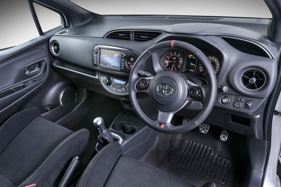 Торпедо Toyota Yaris GRMN 2018 года  (ZA) (фото 18 из 40)